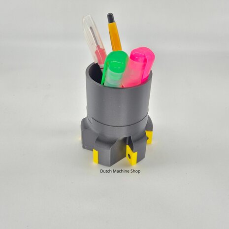 Pot &agrave; crayons &laquo; La Fraise &agrave; Surfa&ccedil;er &raquo; &ndash; Du gros calibre pour votre bureau